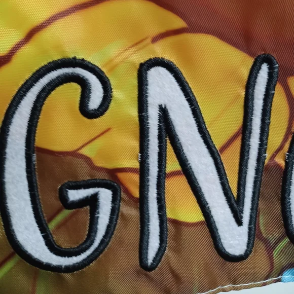 NWT textured "No Place Like Gnome" flag - Picture 7 of 7